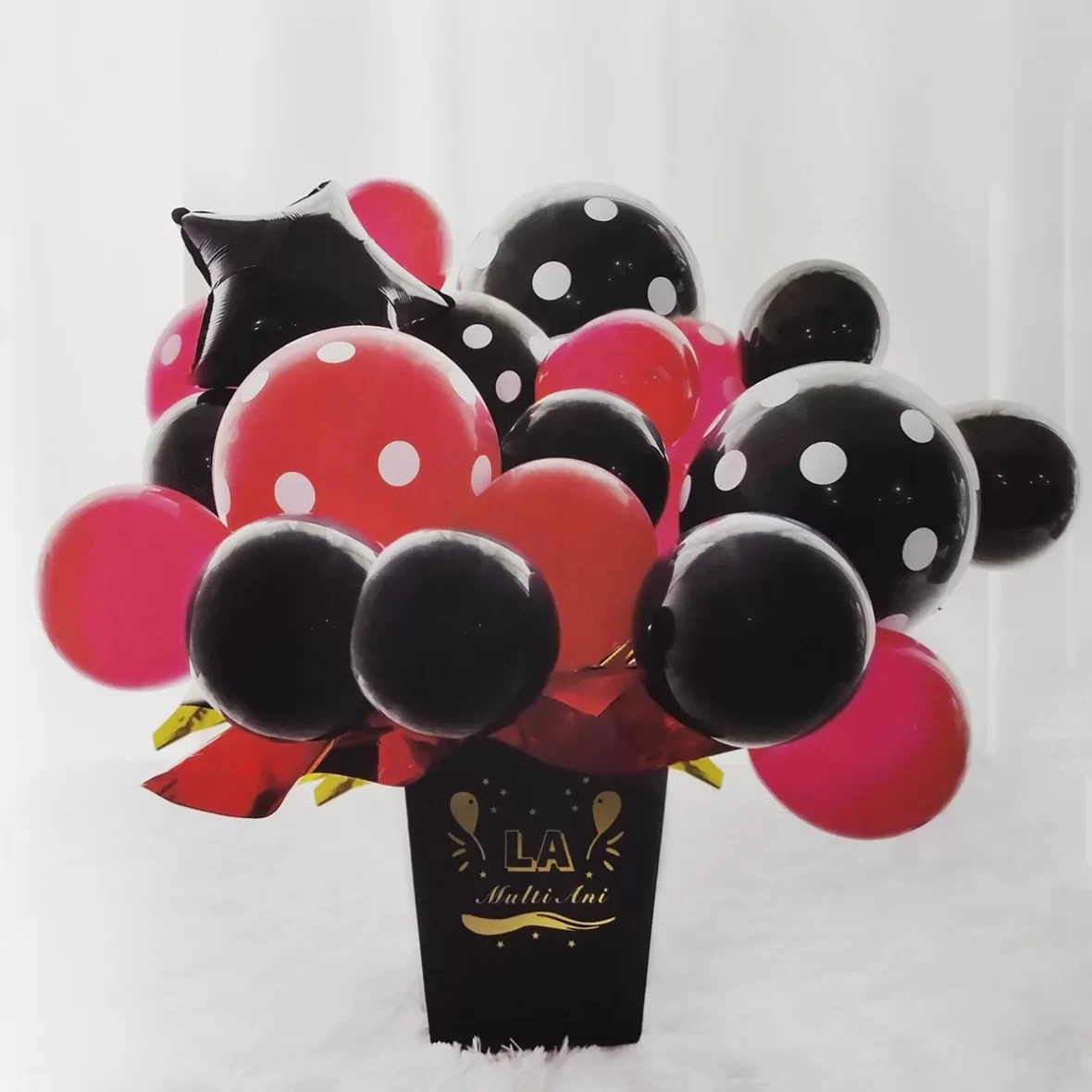 Set aranjament buchet 23 baloane rosii si negre in cutie cu mesaj La Multi Ani