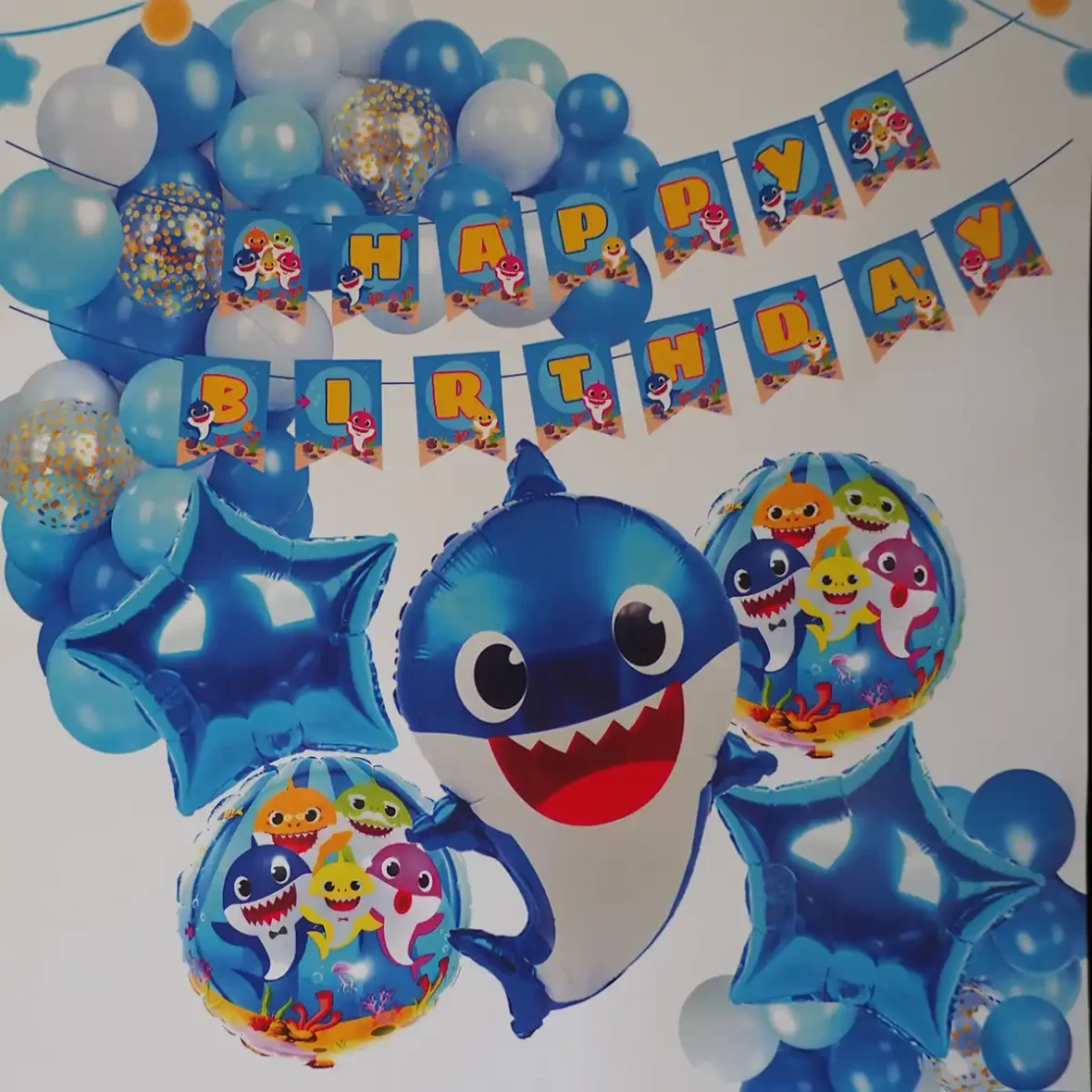 Set decor 44 baloane folie si latex Baby Shark cu decoratiuni